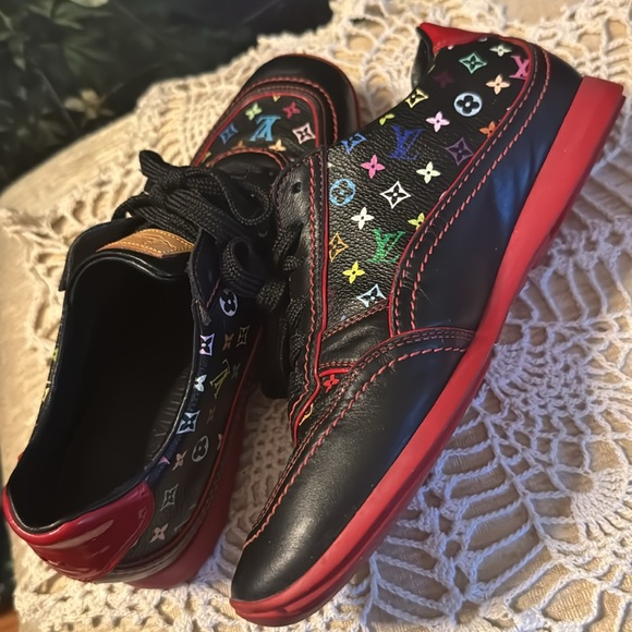 👑SALE!$390*place the offer 🥰
LVUITTONMulticolorMonogramCanvasSneakers Size6/36 - Picture 12 of 13
